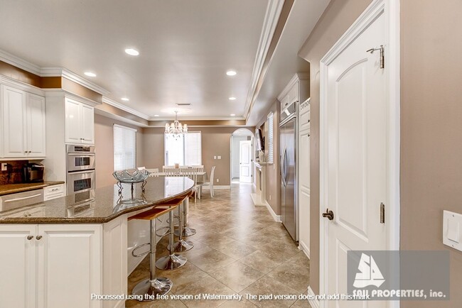 Building Photo - Gorgeous, Large downtown Huntington Beach Vacation Rental