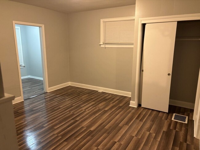 Building Photo - 48 N Roys Ave