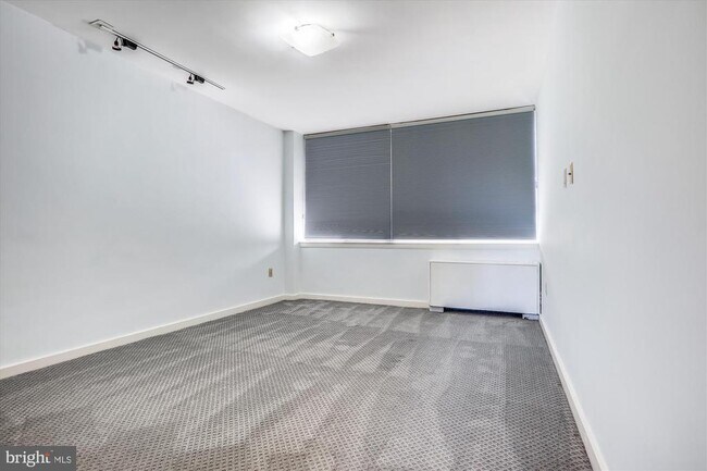 Building Photo - 4390 Lorcom Ln