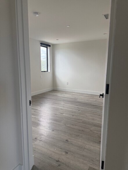 Building Photo - 5923 Laurel Canyon Blvd