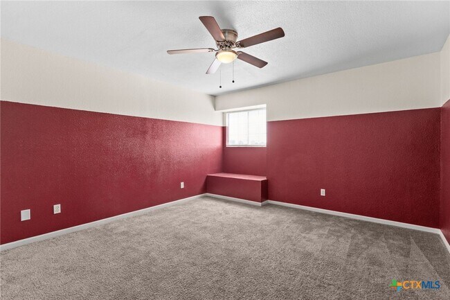 Building Photo - 2909 Lantana Dr