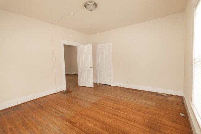 Building Photo - 3 Bed 2 Bath House Columbia College