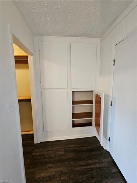 Building Photo - 2bd/1bth Duplex in Kent with detached garage