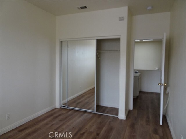 Building Photo - 406 N Kenwood