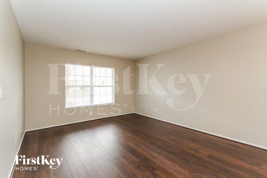 Building Photo - 2709 Buckleigh Dr