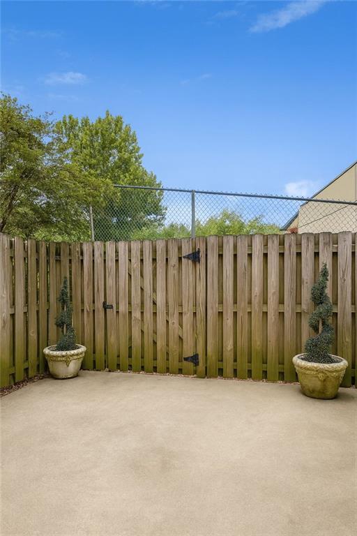 Building Photo - 708 Summer Pl NW