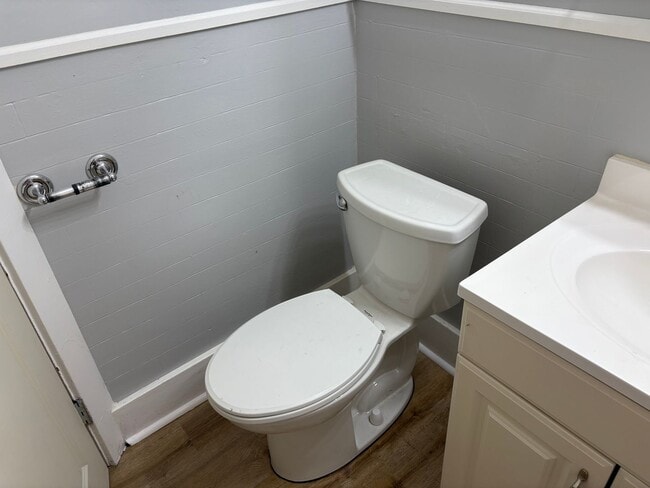 Building Photo - Beautiful 2 bed/ 1 bath