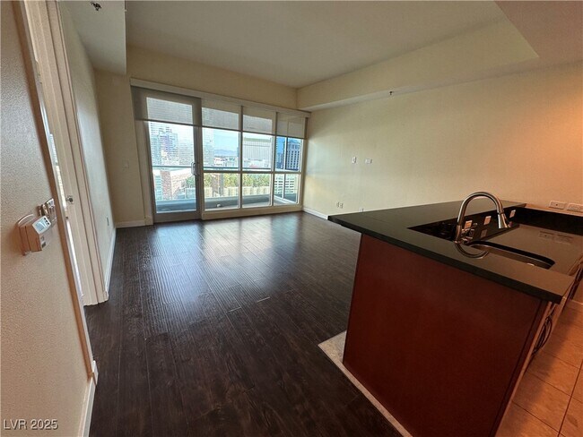 Building Photo - 4525 Dean Martin Dr