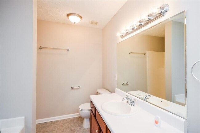 Building Photo - 300 Claremont Dr