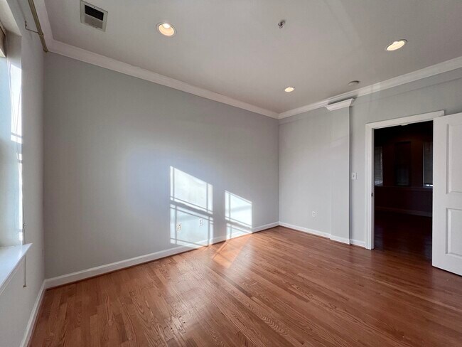 Building Photo - 1372 Randolph St NW