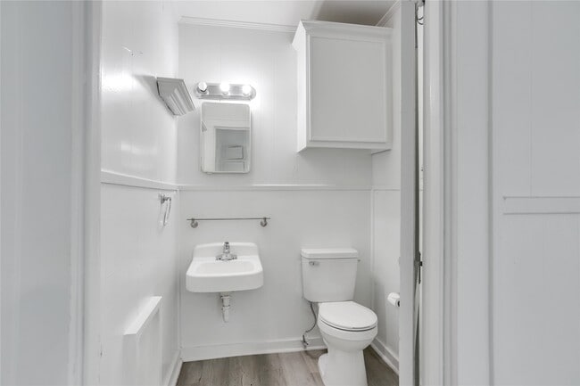 Building Photo - 1133 W Clay St