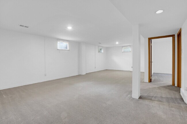 Building Photo - $3,000.00, 3 Bed, 3 Bath, Single Family Ho...