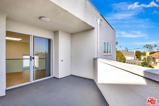 Building Photo - 811 21st St