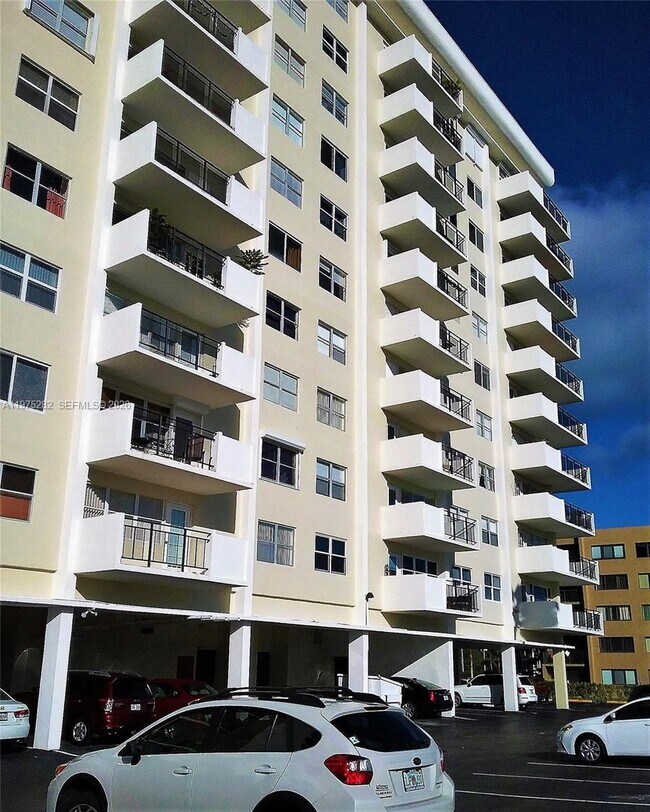 Building Photo - 401 Golden Isles Dr