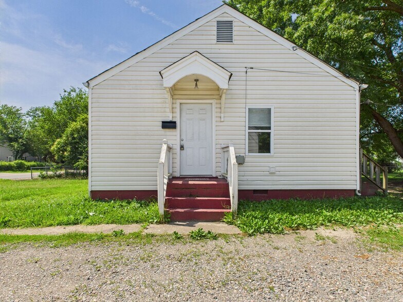 Building Photo - 2420 Gordon Ln