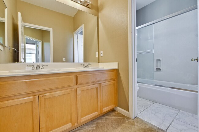 Building Photo - 443 Farrel Ct