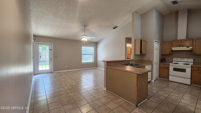 Building Photo - 8800 Mountain Lake Dr S