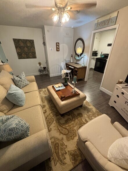 Building Photo - 501 W Lincoln Ave