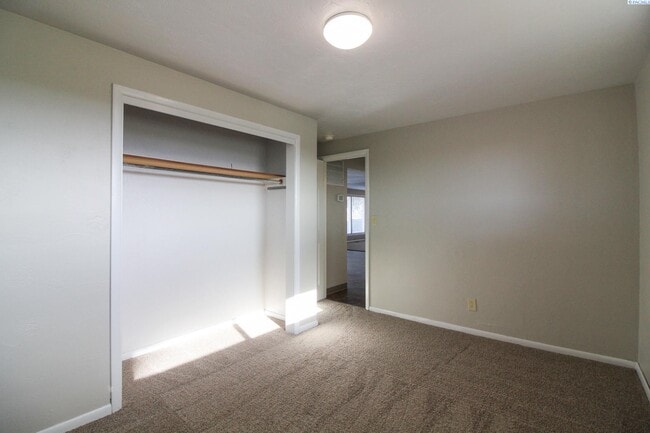 Building Photo - 2 Bed/1 Bath + an Office House in Rural Pasco