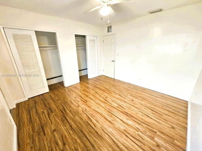 Building Photo - 3217 NE 7th Pl