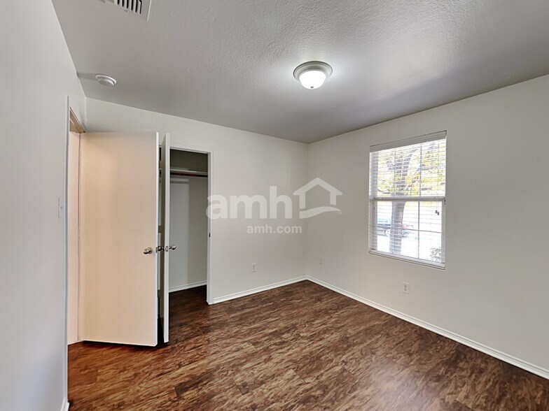 Building Photo - 742 Mission Ln