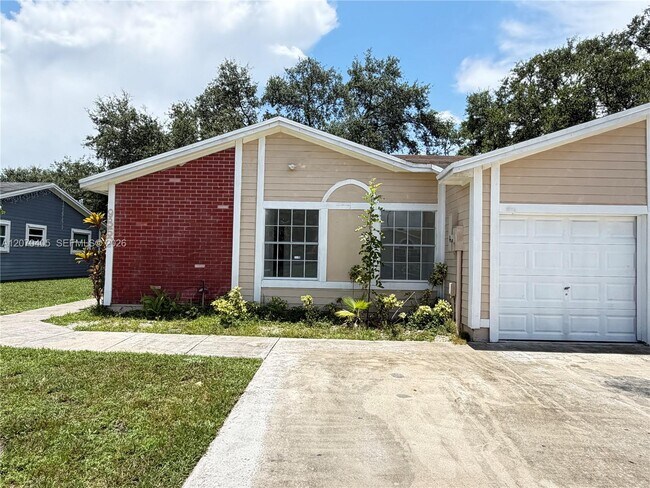 Building Photo - 9850 W Heather Ln