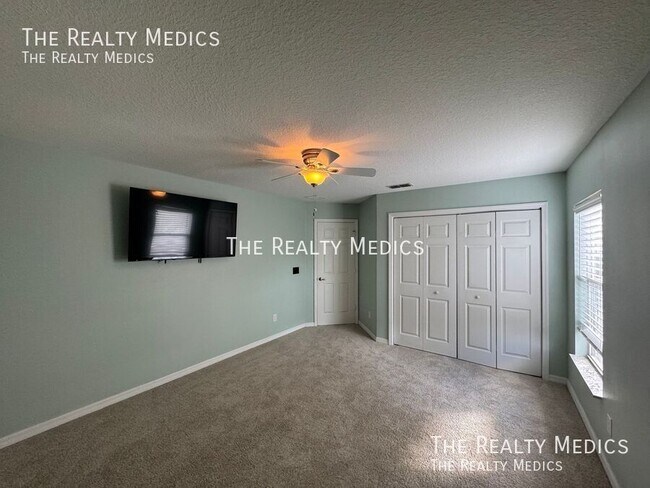 Building Photo - 1328 Karok St