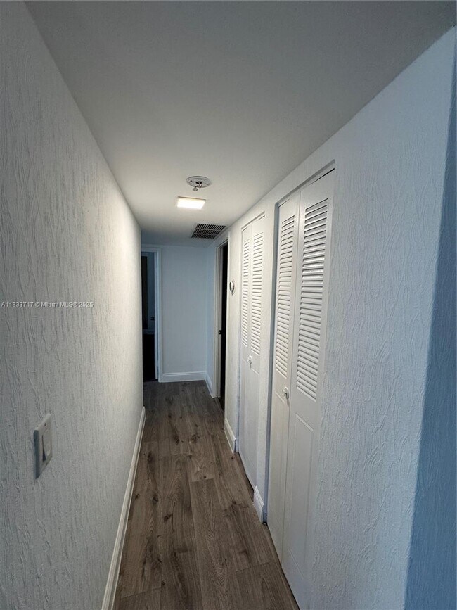 Building Photo - 1351 NE Miami Gardens Dr