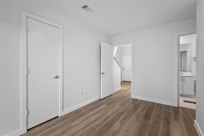 Building Photo - 811 Robin St