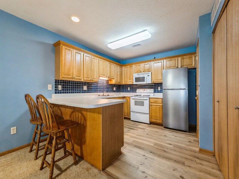 Building Photo - 5908 Sutton Pl
