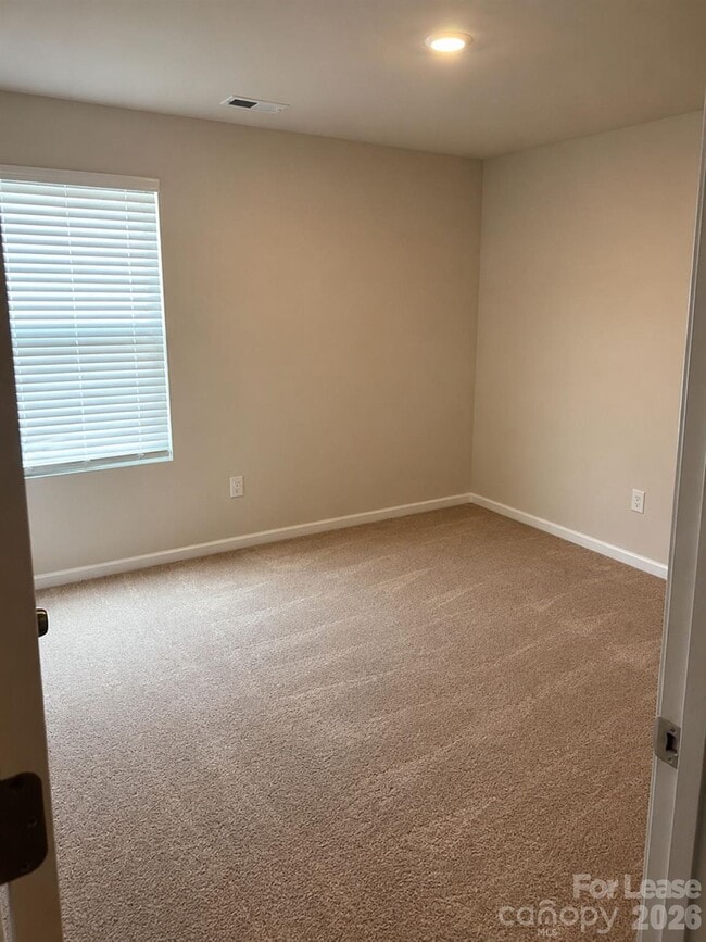 Building Photo - 166 Brentwood Dr