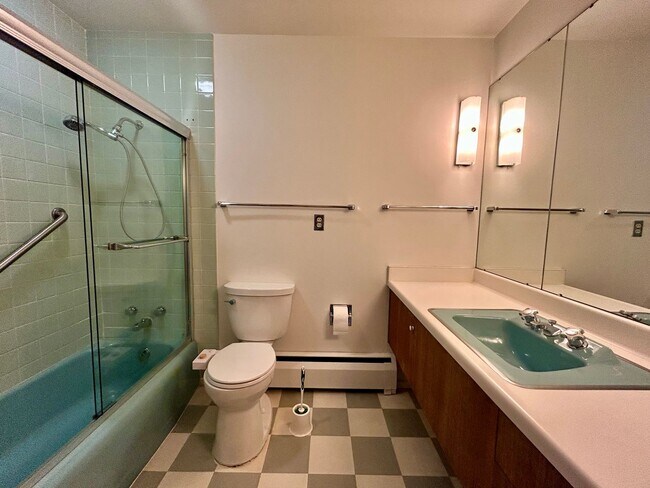 Building Photo - Beautiful SW Boulder MCM Home with Mountai...