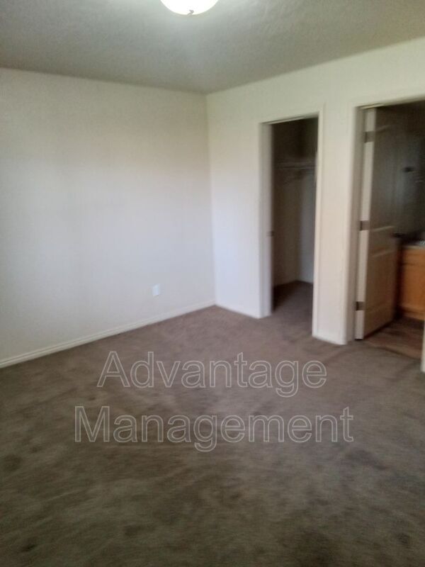 Building Photo - 3569 E Rock Creek Rd