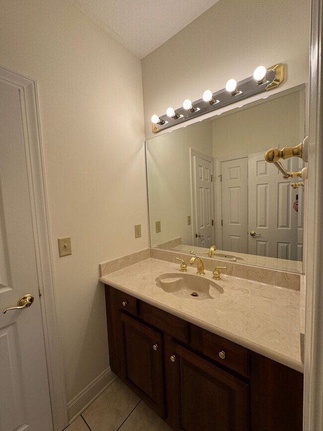 Building Photo - South AVL - Grand Residence in The Cotswol...