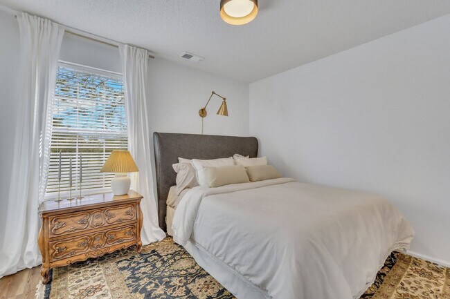 Building Photo - 142 West Tisbury Lane