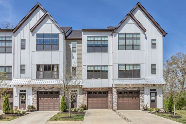 Building Photo - 253 Stonecrest Cir