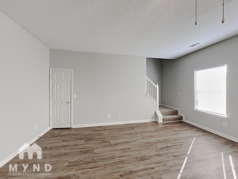 Building Photo - 1128 Village Oaks