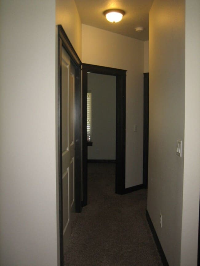 Building Photo - CDA Home w/ 22X45 RV Garage/Shop!