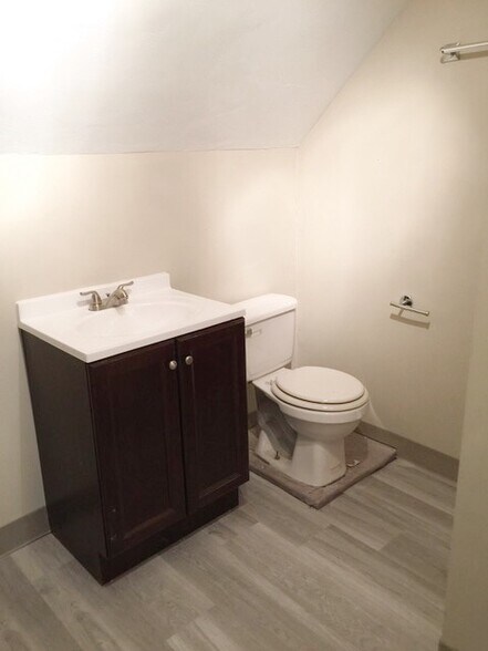 Master Suite Full Bath - 2226 Lewis Dr