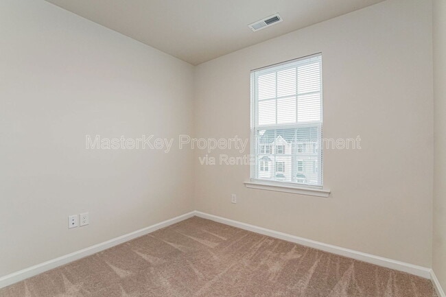 Building Photo - 945 Arnold Place Dr