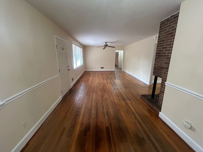 Building Photo - 4534 Oakwood Dr