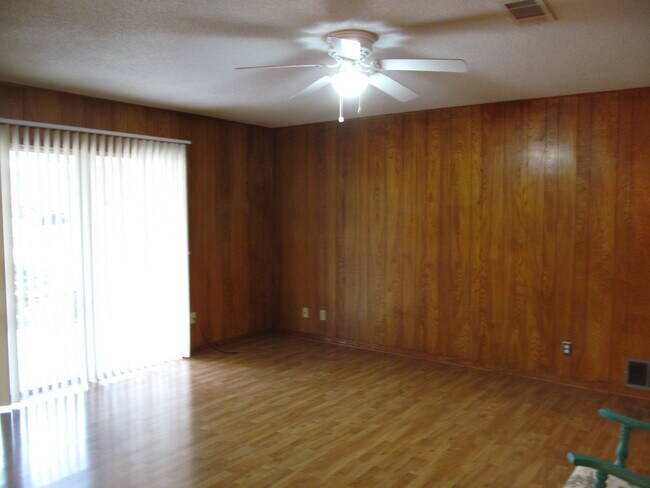 Building Photo - 2710 S 55th St Terrace