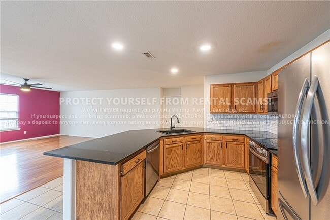 Building Photo - 1384 S Holland Dr