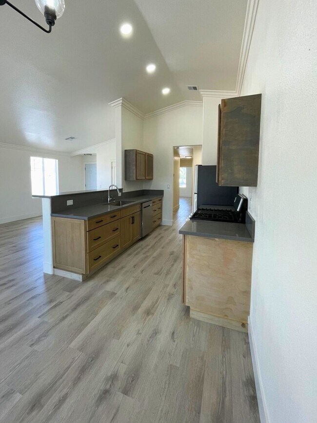Building Photo - NEWLY RENOVATED 3BD/2BA SINGLE FAMILY HOME IN NORTH LAS VEGAS!