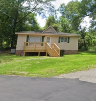 Building Photo - 8 Village Terrace Dr