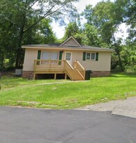Building Photo - 8 Village Terrace Dr