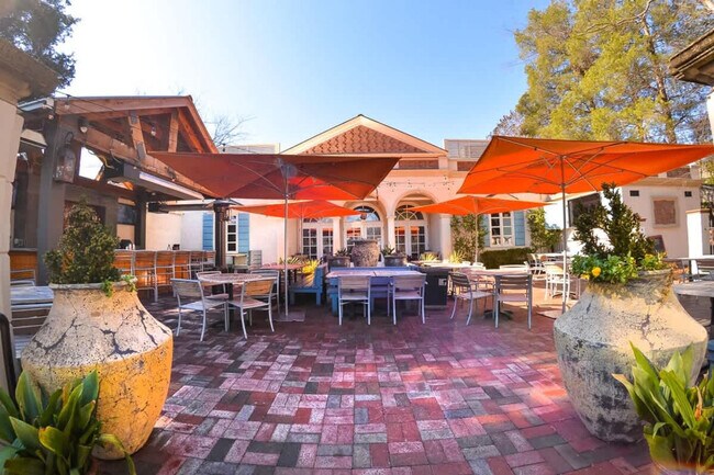 Building Photo - 510 Queens Rd