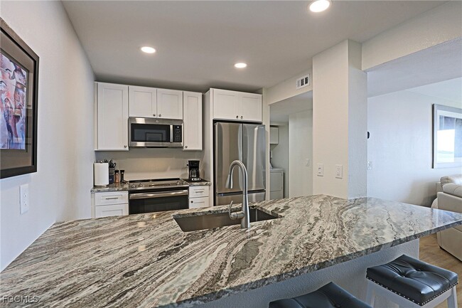 Building Photo - 2885 Palm Beach Blvd