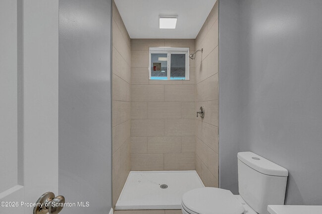 Building Photo - 6 Green Ridge St