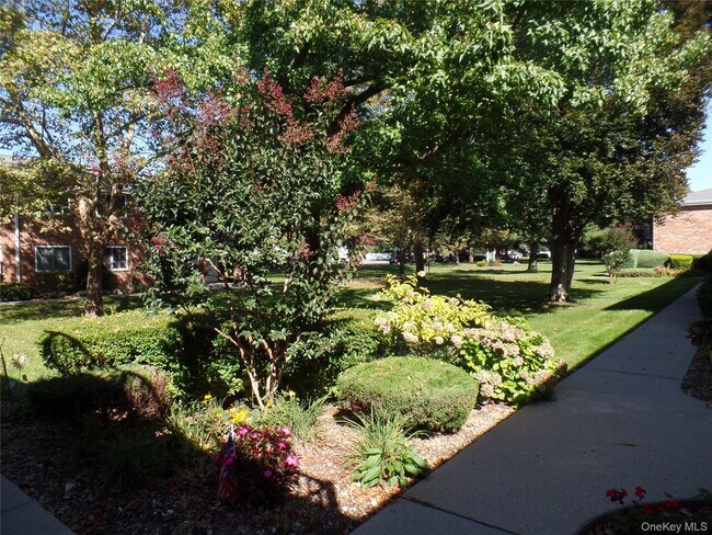 Building Photo - 178 Jervis Ave